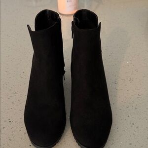 Elegant Black Ankle Boots